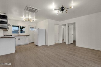 2107 W Wilshire Dr in Phoenix, AZ - Building Photo - Building Photo