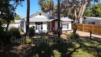 2635 Arnold St in Sarasota, FL - Building Photo