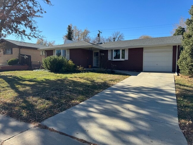 1627 S Yarrow Ct in Lakewood, CO - Building Photo - Building Photo