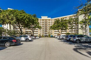 3090 N Course Dr in Pompano Beach, FL - Building Photo
