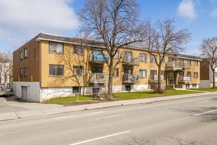 2275 De La Côte-Vertu Boul Apartments