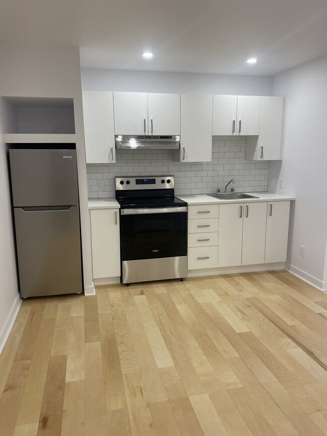 property at 5491 Av. Victoria