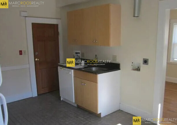 25 Shepard St, Unit 1 in Boston, MA - Foto de edificio