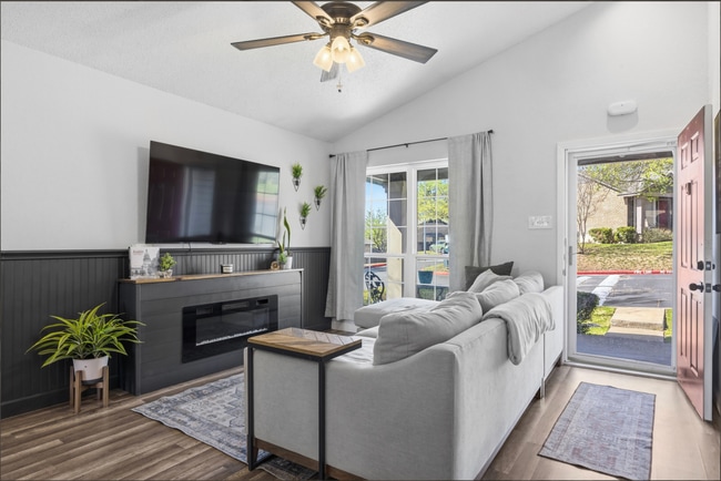 property at 1015 E Yager Ln