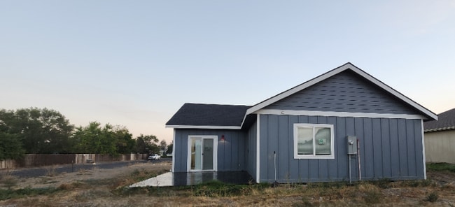 7618 McBeth Ln NE in Moses Lake, WA - Foto de edificio - Building Photo