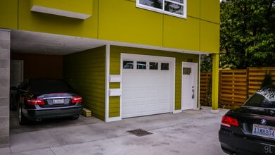 2215 E John St in Seattle, WA - Foto de edificio - Building Photo