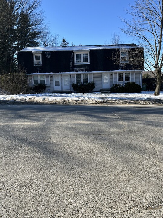 352 Scott Rd in Waterbury, CT - Foto de edificio