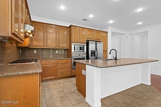 193 Via Felicia in Thousand Oaks, CA - Building Photo - Building Photo