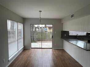 65 Yewleaf Rd in The Woodlands, TX - Building Photo - Building Photo