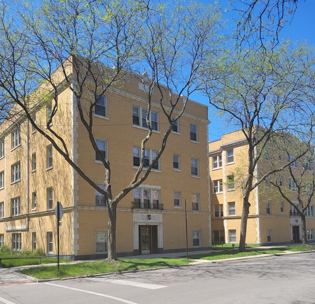 property at 5230 N Rockwell St