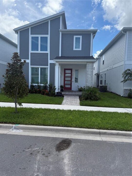 2027 Iorio St in St. Cloud, FL - Building Photo