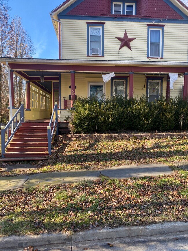 658 Jefferson St Rentals in Meadville, PA