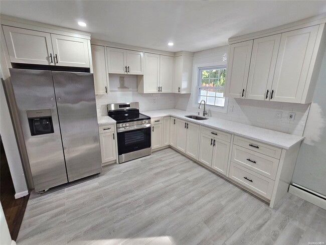 40 Seusing Blvd in Ronkonkoma, NY - Foto de edificio - Building Photo