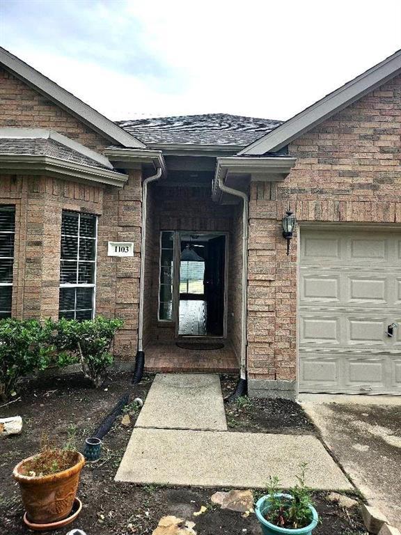 1103 E Hampton Dr in Pearland, TX - Building Photo - Building Photo
