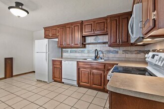 2344 Canter Ln in Ashwaubenon, WI - Building Photo - Building Photo