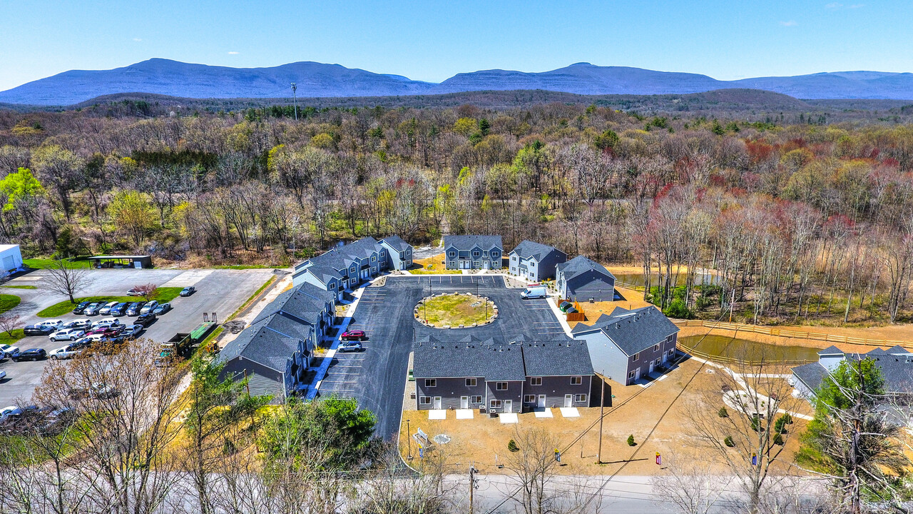 Country Meadows in Saugerties, NY - Foto de edificio