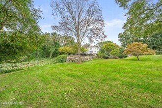 21 Harkim Rd in Greenwich, CT - Building Photo - Building Photo