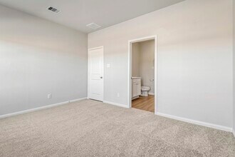 8210 Sunberry Shadow Dr in Houston, TX - Building Photo - Building Photo