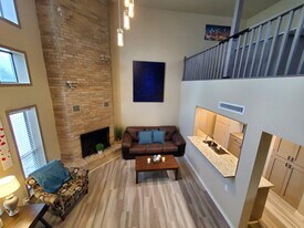 105 Brentwood Dr in New Braunfels, TX - Building Photo