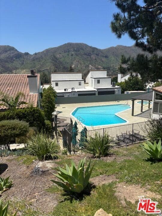 property at 1644 Palisades Dr