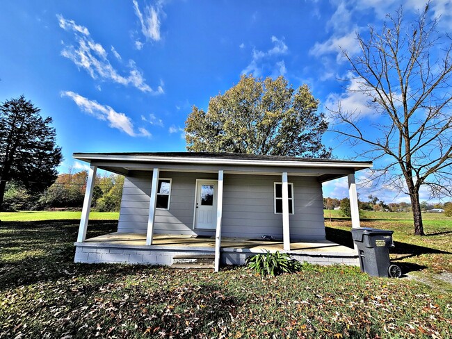 84 McNutt Rd in Hartselle, AL - Foto de edificio - Building Photo