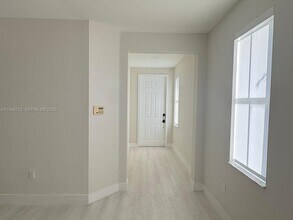 11400 NW 75th Terrace in Medley, FL - Building Photo - Building Photo