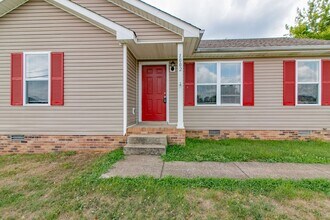 1002 Poppy Seed Dr in Oak Grove, KY - Building Photo - Building Photo
