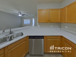 7215 S 38th Dr in Phoenix, AZ - Foto de edificio - Building Photo