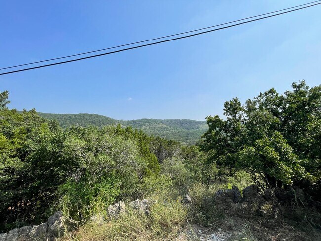 827 Contour Dr in Canyon Lake, TX - Building Photo - Building Photo
