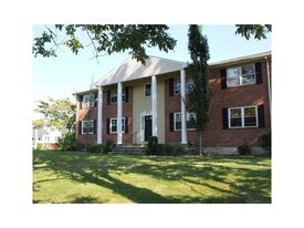 70 Carroll Ave, Unit 604 in Newport, RI - Building Photo