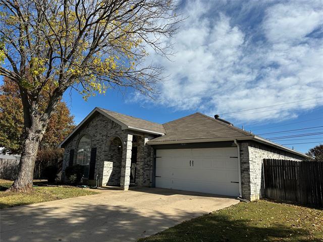 7601 Redmont Dr in Arlington, TX - Building Photo