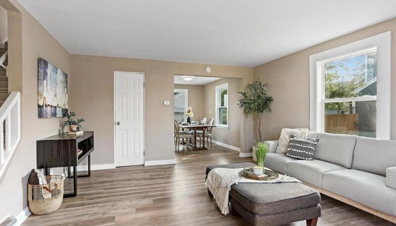 599 Morris Ave in Ashwaubenon, WI - Building Photo