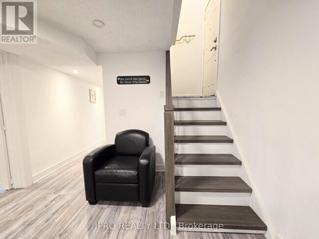 10 Lonborough Ave in Toronto, ON - Building Photo - Building Photo