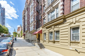 521 W 122nd St in New York, NY - Foto de edificio - Building Photo