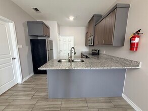 5601 Cuenca Dr in Laredo, TX - Building Photo - Building Photo