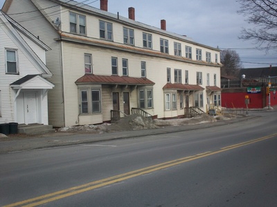 24 Elm St in Waterville, ME - Foto de edificio - Building Photo