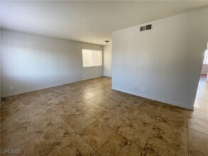 5447 Retablo Ave in Las Vegas, NV - Building Photo - Building Photo