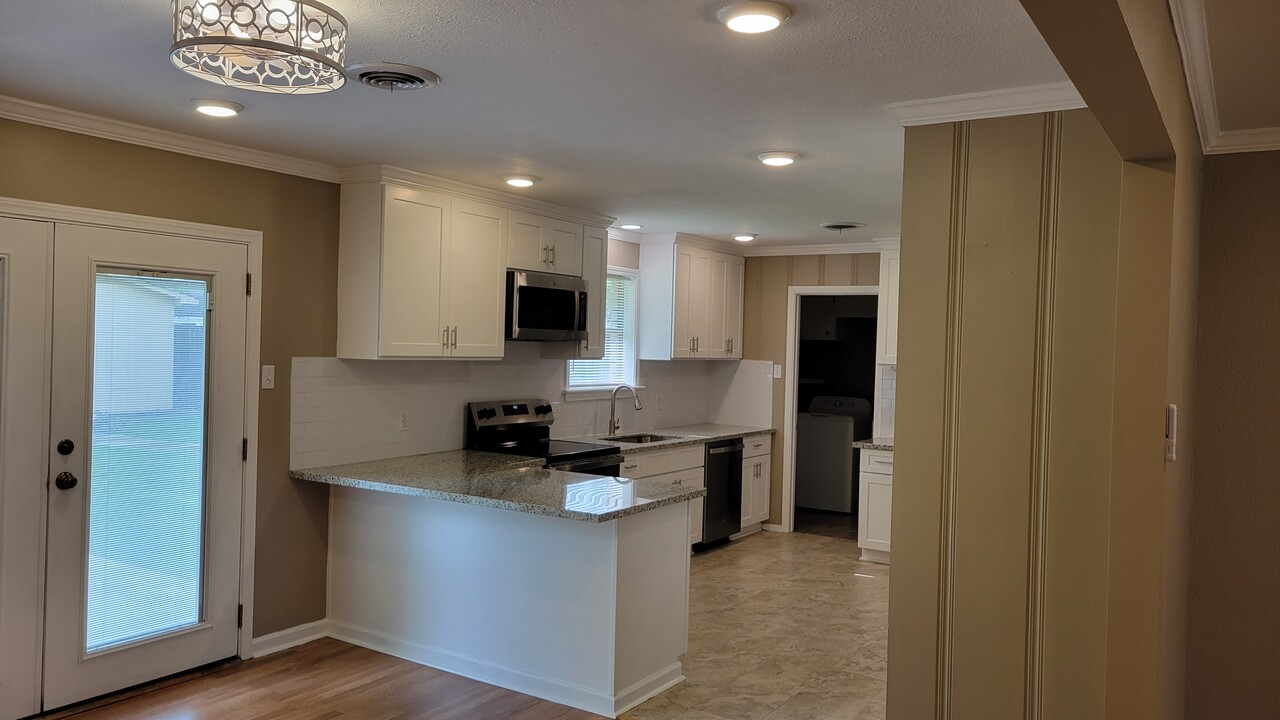 3044 Cedarcrest Ave in Baton Rouge, LA - Building Photo