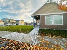 4535 Barbera St in Richland, WA - Building Photo