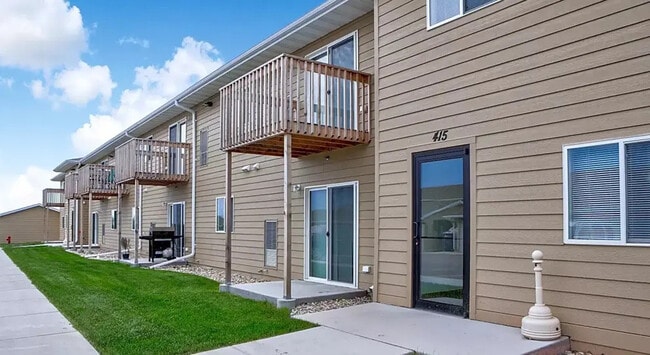 The Meadows Apartments in Harrisburg, SD - Foto de edificio - Building Photo