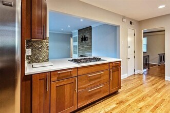 5209 Walnut Grove Rd in Memphis, TN - Building Photo - Building Photo