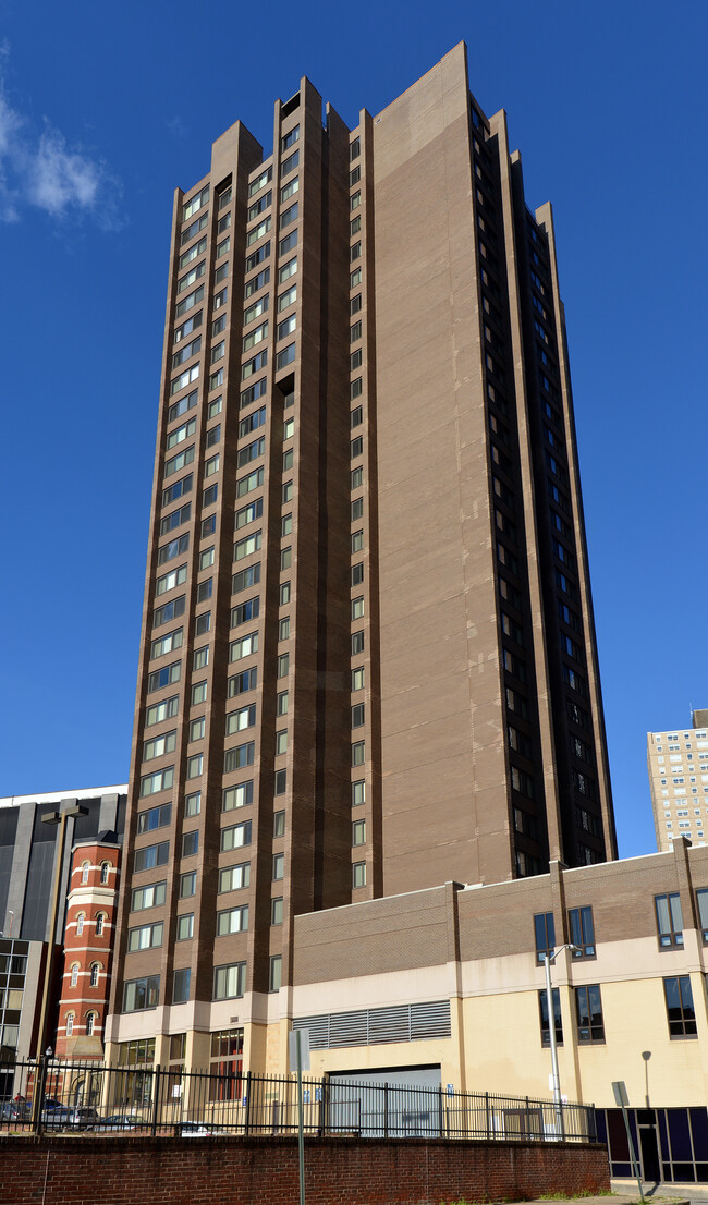 Charles Towers North Apartments in Baltimore, MD - Building Photo - Building Photo