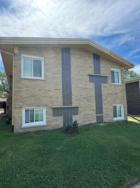 18419 Torrence Ave, Unit 4 in Lansing, IL - Foto de edificio