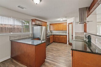 1622 Hollow Hook Rd in Houston, TX - Building Photo - Building Photo