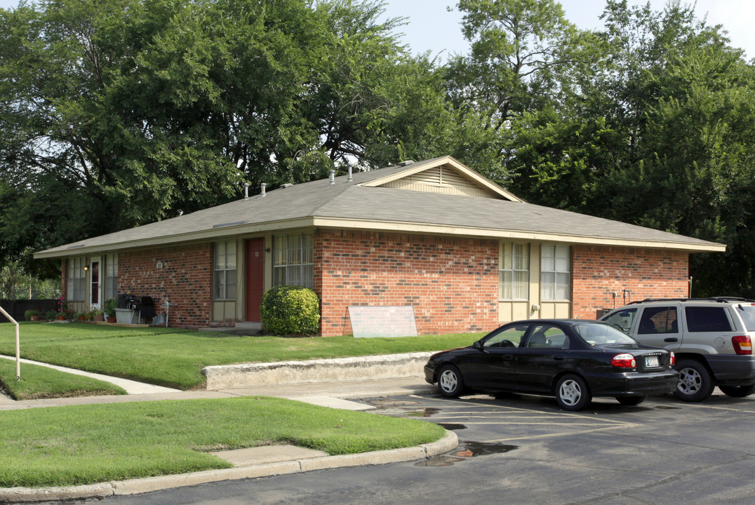 Parkwood Gardens Ohana in Bixby, OK - Building Photo