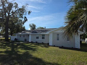 5611 6th St in Zephyrhills, FL - Building Photo - Building Photo