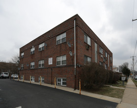 2027 - 2033 Rhawn St in Philadelphia, PA - Building Photo - Building Photo