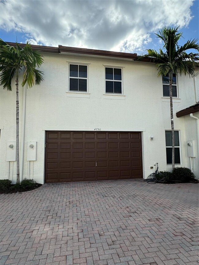 4790 Monarch Way in Coconut Creek, FL - Building Photo - Building Photo