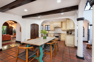 108 S Crescent Heights Blvd-Unit -ID1042772P in Los Angeles, CA - Building Photo - Building Photo