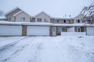 17540 Gillette Way in Lakeville, MN - Building Photo